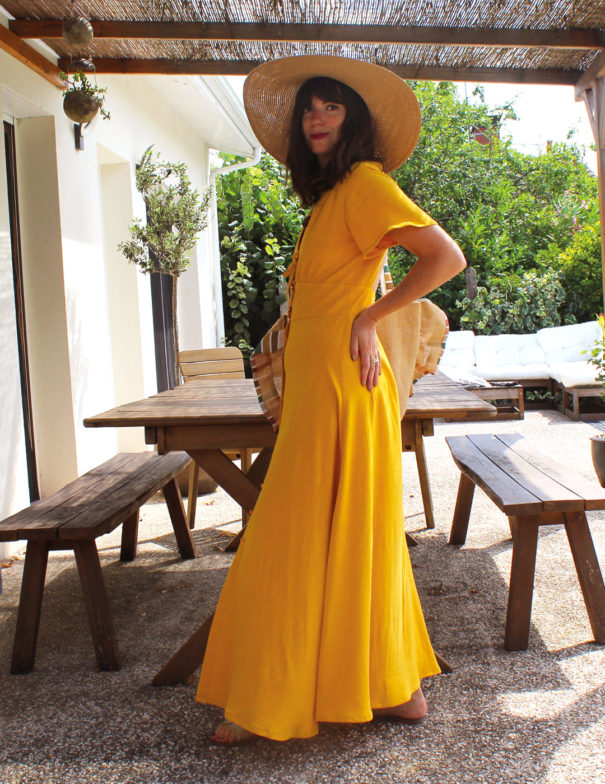 Patron de couture - Robe longue cintrée et boutonnée - Côté