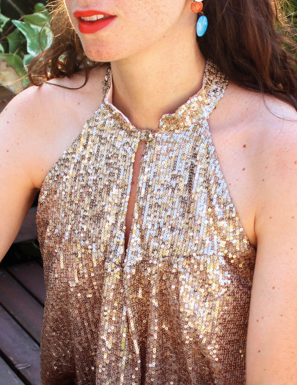 Patron de couture - Robe courte tour de cou à sequins - Zoom col