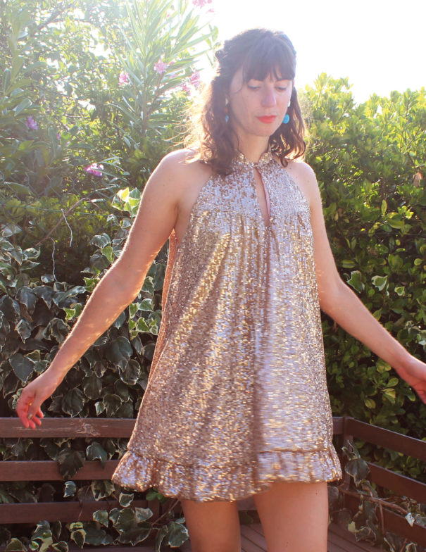 Patron de couture - Robe courte tour de cou à sequins - Devant