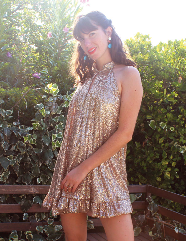 Patron de couture - Robe courte tour de cou à sequins - 3/4