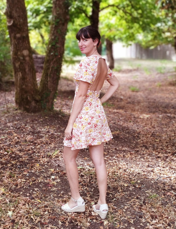 Patron de couture - Jasmin - Robe courte ceinturée dos nu - 3/4 dos
