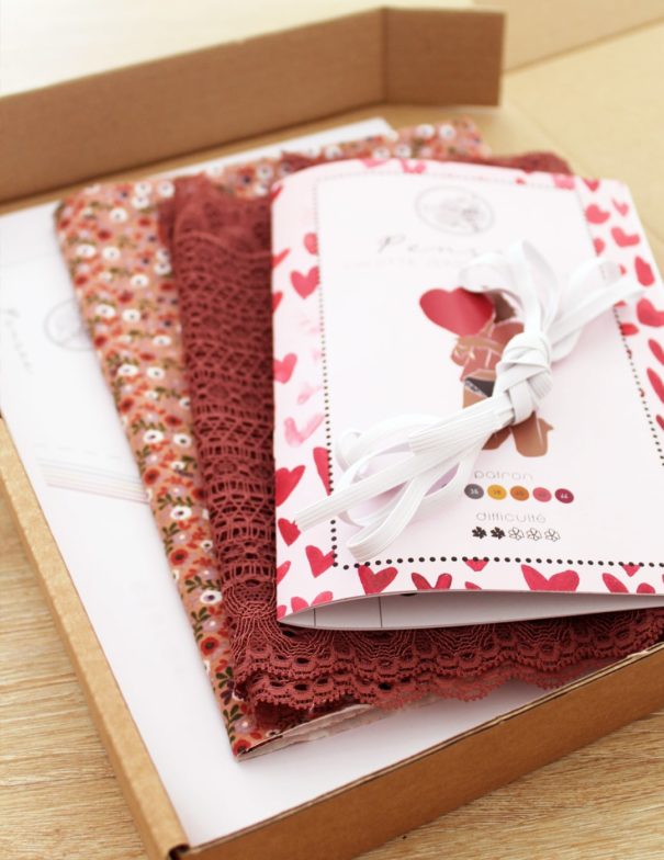 Coffret de couture - Pensée 3 - culotte micro et dentelle confortable - contenu parme