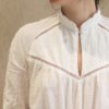 Patron de couture - Pétunia - blouse aux jours échelle - zoom devant