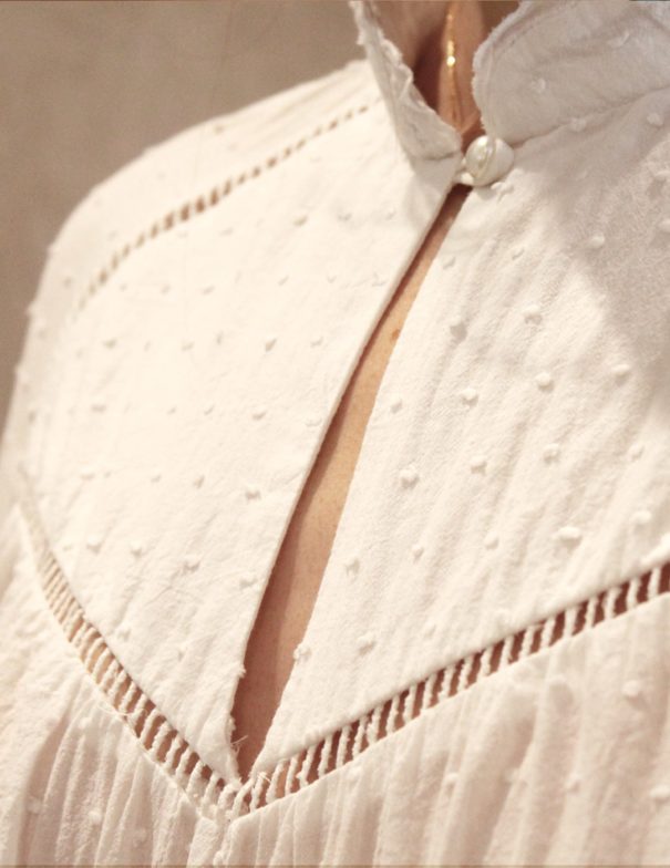 Patron de couture - Pétunia - blouse aux jours échelle - zoom décolleté