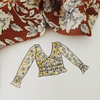 22
•
Une petite blouse dérivée de la robe 18 inspirée par la viscose "Gaia" de @atelierdelacreation 💓
• 
Je trouve que le modèle s'y prête bien, ça lui donne un air un peu bohème presque baroque, à porter avec un gilet à grosses mailles 🤗