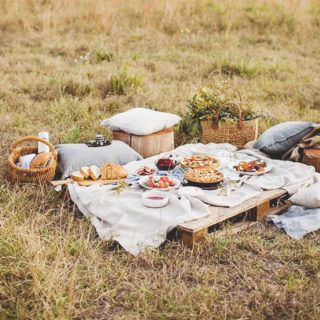 G R A I N E S
•
C'est le premier mot de cette prochaine collection qui sortira le 09 Mai 🌾
•
Les graines sont les prémisses de la nature, là où tout commence. Elles expriment les racine et l'authenticité dans cette collection.
•
La nature est si importante pour Bloom, elle inspire chaque collection. Cette saison, on aimerait se poser dedans, le temps d'un pique nique, qu'elle vous chatouille les pieds, puis s'y allonger, fermer les yeux et se laisser aller 🕊️