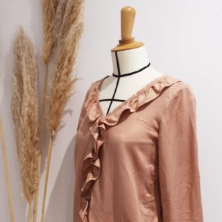 R O S E
• 
Une déclinaison de de robe d'origine version blouse manches trois quarts 🌸
•
Je l'ai réalisé dans le crêpe de viscose coloris Maple de @atelierbrunette 
•
J'ai utilisé l'extension de patron "Top" de Rose à laquelle j'ai ajouté les manches d'origine pour la transformer en blouse ✨
•
Je l'adore déjà, je vous la montre bientôt au porter. 
•
Bon lundi 🌼