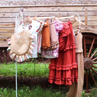 C O N C O U R S
•
À l'occasion de la sortie de la nouvelle collection "Graines Nomades", tentez de remporter les patrons PDF des 3 modèles : 
•
PLUMÉRIA la blouse à écailles, LOTUS la combinaison nouée, et COQUELICOT la jupe à multiples volants. 
•
Pour tenter de gagner le lot, il suffit de :
🌾 Être abonné à Bloom.Ateliers
🥀 Liker la photo 
☀️ Me dire en commentaire quel est votre chouchou de la saison en taguant 2 amies.
❤️ Partager en storie 
•
Une gagnante sera tirée au sort le jour de la sortie de la nouvelle collection, soit le mardi 09 mai à 10h !